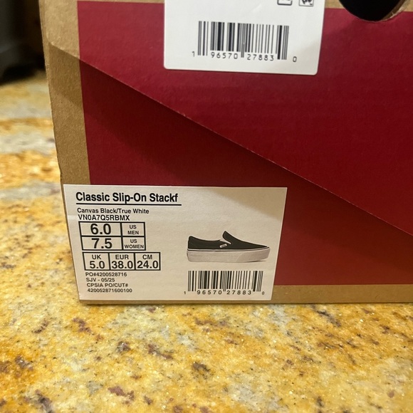Vans slip on platform size 7.5 - Picture 5 of 7